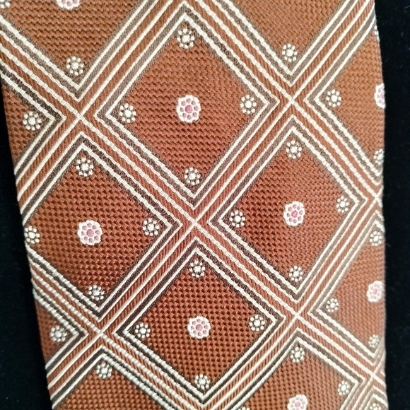 Jos A Bank Tie Necktie Brown Geometric Pattern Made in Italy Silk Tag - Picture 2 of 8